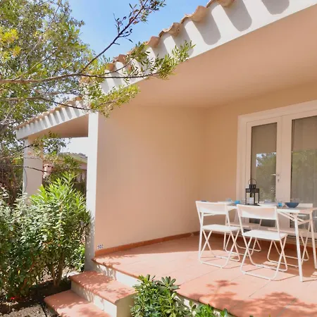 Aparthotel In Just 450 Meters From The Beach, With Air Conditioning And Outdoor Private Area *