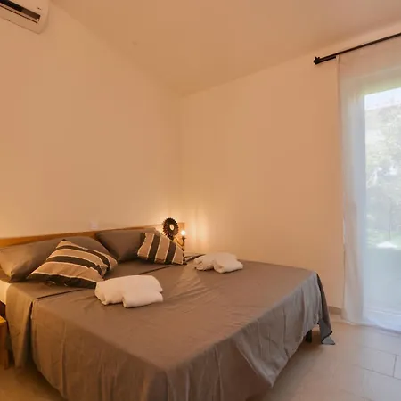 In Just 450 Meters From The Beach, With Air Conditioning And Outdoor Private Area Apart Otel Costa Rei