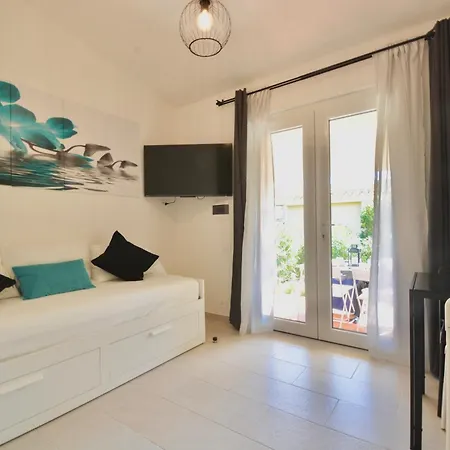 Aparthotel In Just 450 Meters From The Beach, With Air Conditioning And Outdoor Private Area Costa Rei